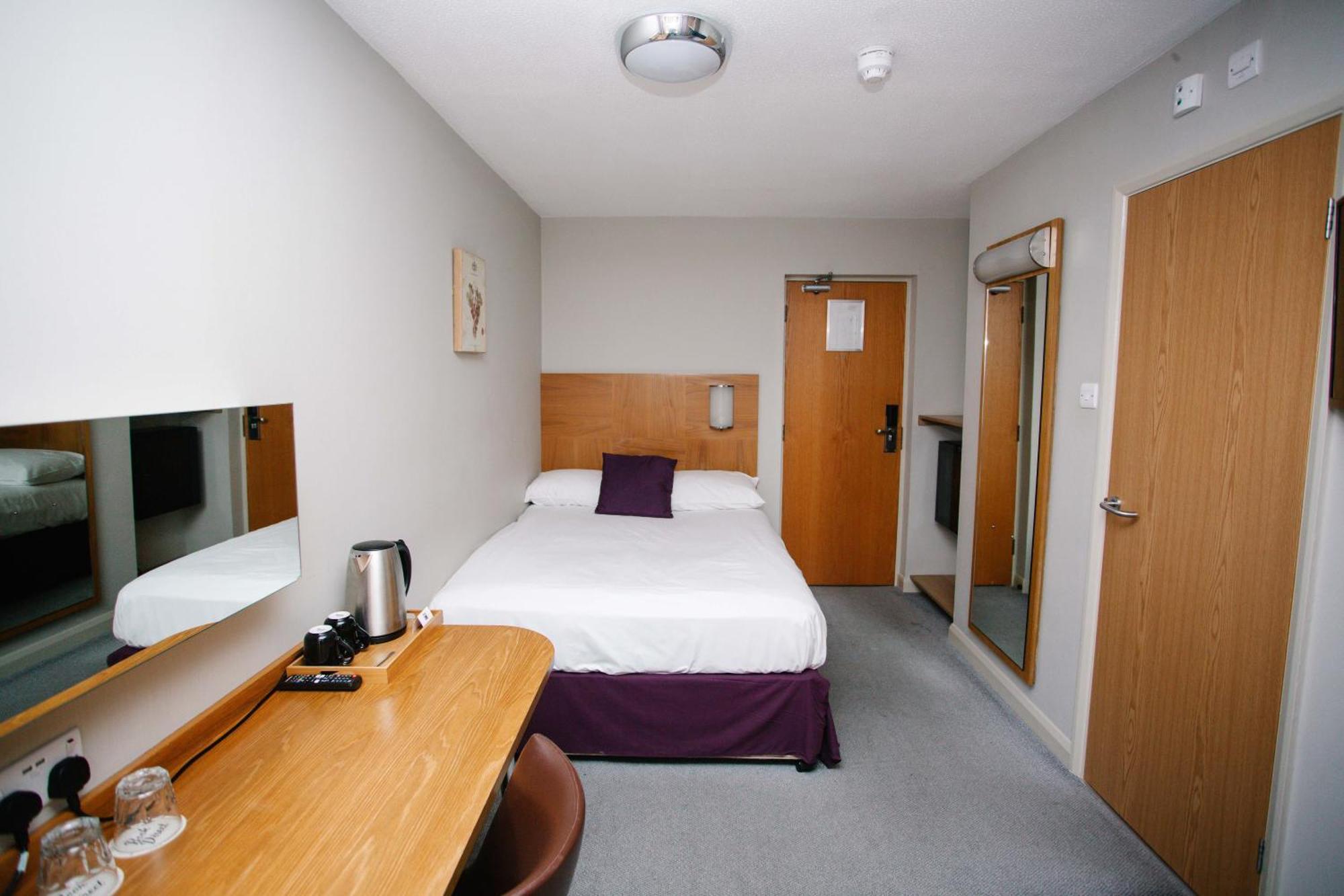 The Corner House Hotel Taunton Exterior photo
